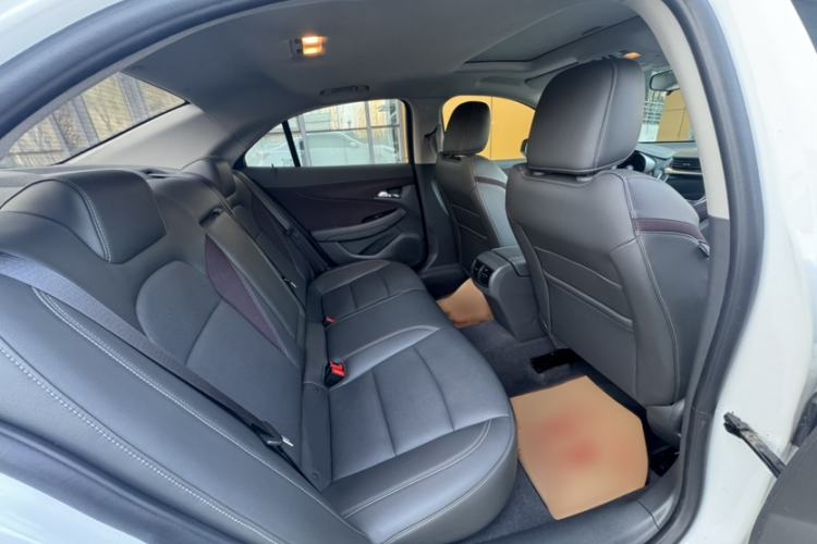 Used Chevrolet Malibu 2017 1.5T Automatic Luxury Edition Interior 3
