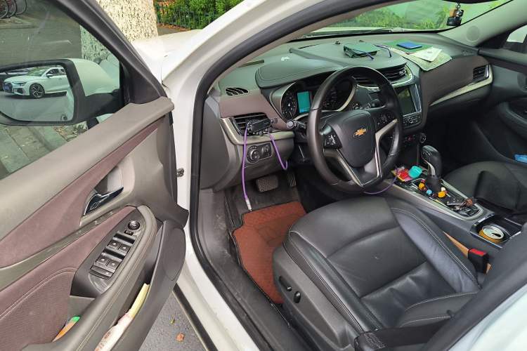 Used Chevrolet Malibu 2017 1.5T Automatic Luxury Edition Interior 3