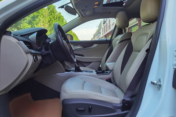 Used Chevrolet Malibu 2017 1.5T Automatic Luxury Edition Interior 4