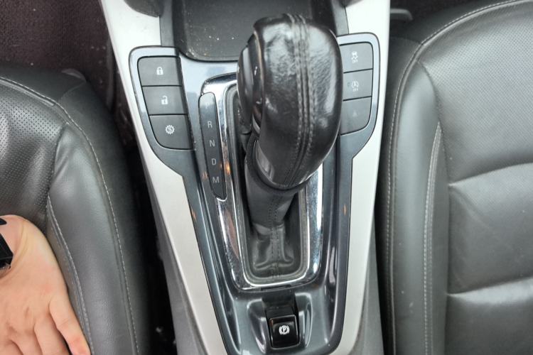 Used Chevrolet Malibu 2017 1.5T Automatic Luxury Edition Interior 7