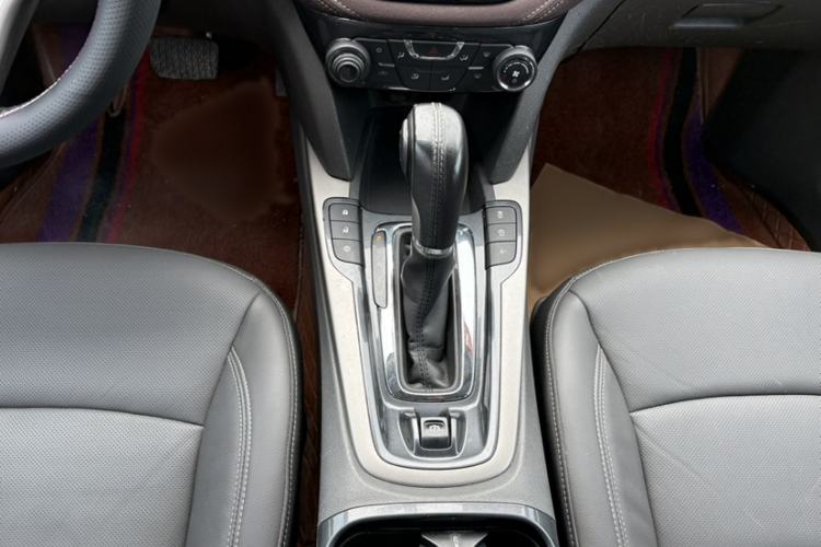 Used Chevrolet Malibu 2017 1.5T Automatic Luxury Edition Interior 7
