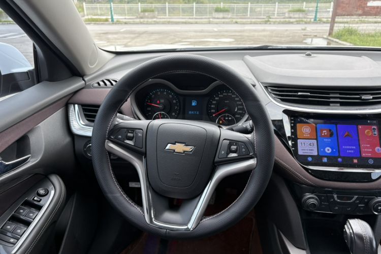 Used Chevrolet Malibu 2017 1.5T Automatic Luxury Edition Interior 9