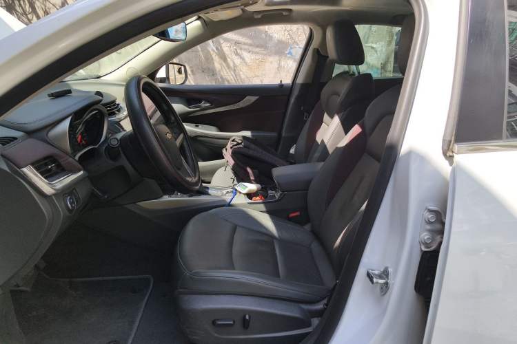 Used Chevrolet Malibu 2017 1.5T Automatic Luxury Edition Left Front Seat