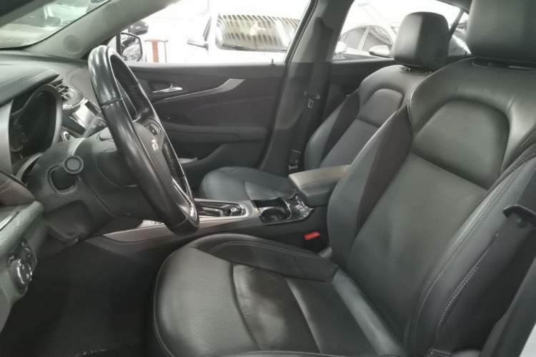 Used Chevrolet Malibu 2017 1.5T Automatic Luxury Edition Left Front Seat