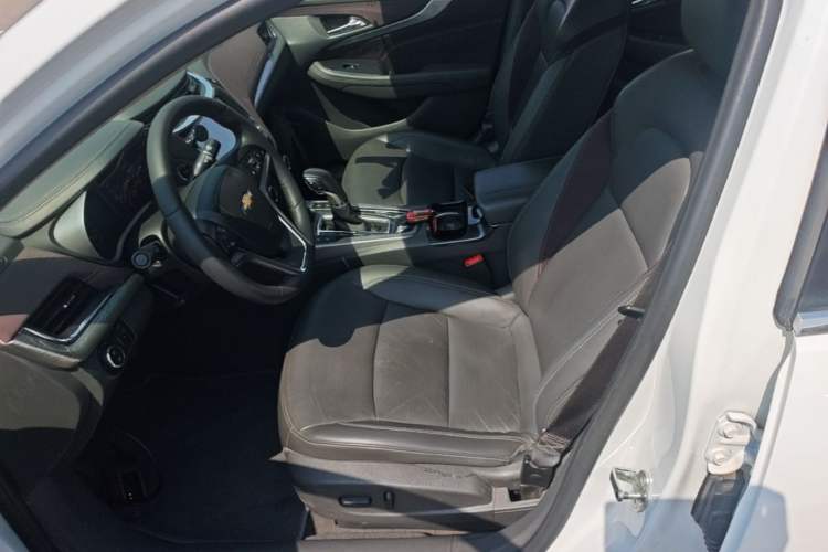 Used Chevrolet Malibu 2017 1.5T Automatic Luxury Edition Left Front Seat