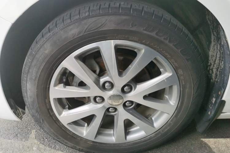 Used Chevrolet Malibu 2017 1.5T Automatic Luxury Edition Left Front Wheel Hub