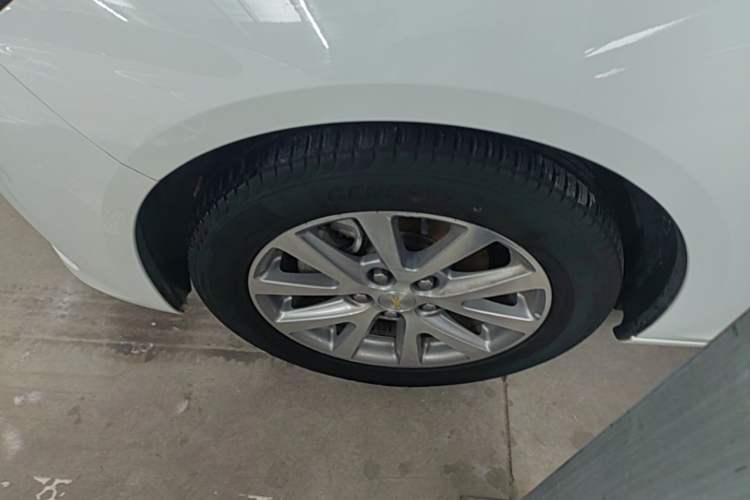 Used Chevrolet Malibu 2017 1.5T Automatic Luxury Edition Left Front Wheel Hub