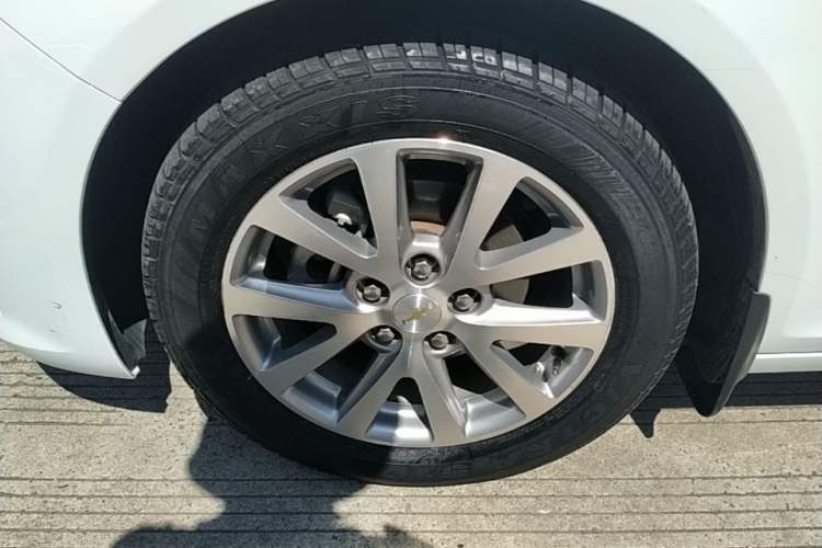 Used Chevrolet Malibu 2017 1.5T Automatic Luxury Edition Left Front Wheel Hub