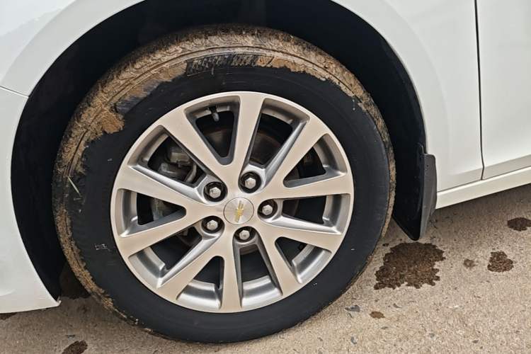 Used Chevrolet Malibu 2017 1.5T Automatic Luxury Edition Left Front Wheel Hub