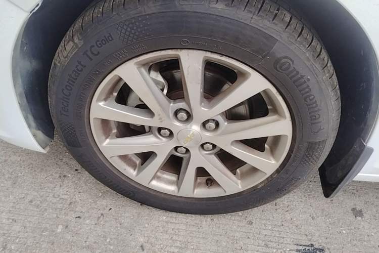 Used Chevrolet Malibu 2017 1.5T Automatic Luxury Edition Left Front Wheel Hub