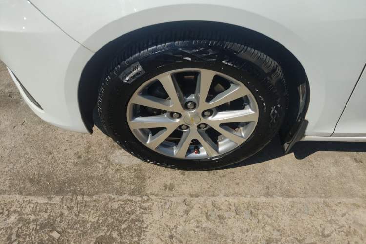 Used Chevrolet Malibu 2017 1.5T Automatic Luxury Edition Left Front Wheel Hub