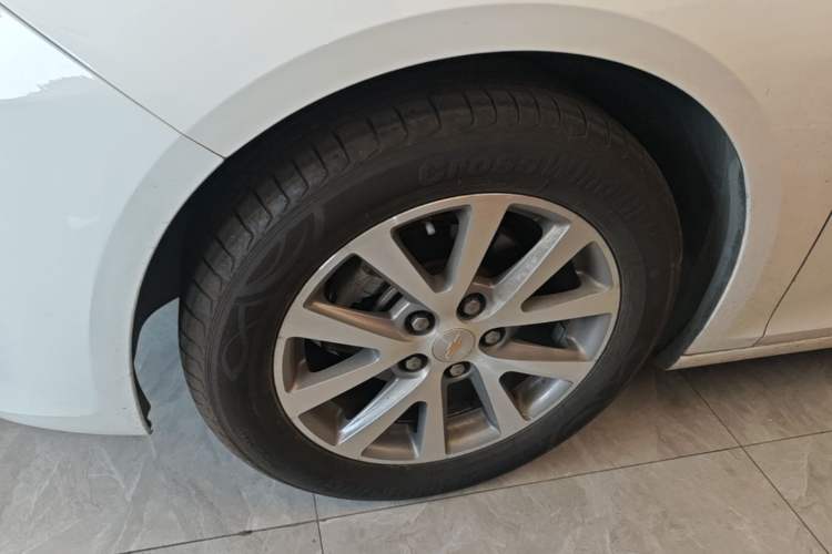 Used Chevrolet Malibu 2017 1.5T Automatic Luxury Edition Left Front Wheel Hub