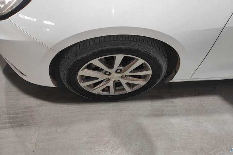 Used Chevrolet Malibu 2017 1.5T Automatic Luxury Edition Left Front Wheel Hub