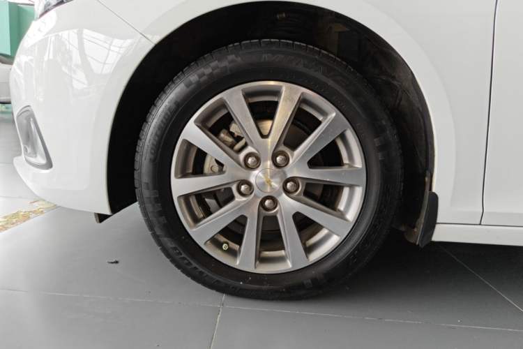 Used Chevrolet Malibu 2017 1.5T Automatic Luxury Edition Left Front Wheel Hub