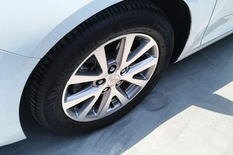 Used Chevrolet Malibu 2017 1.5T Automatic Luxury Edition Left Front Wheel Hub