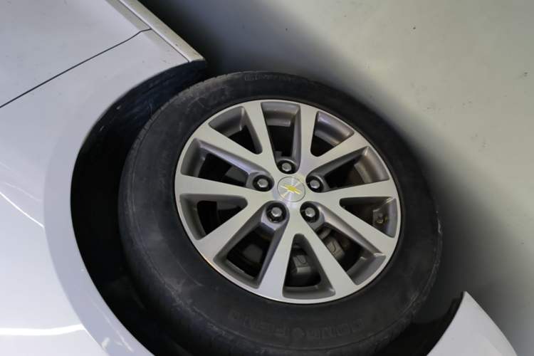 Used Chevrolet Malibu 2017 1.5T Automatic Luxury Edition Left Front Wheel Hub