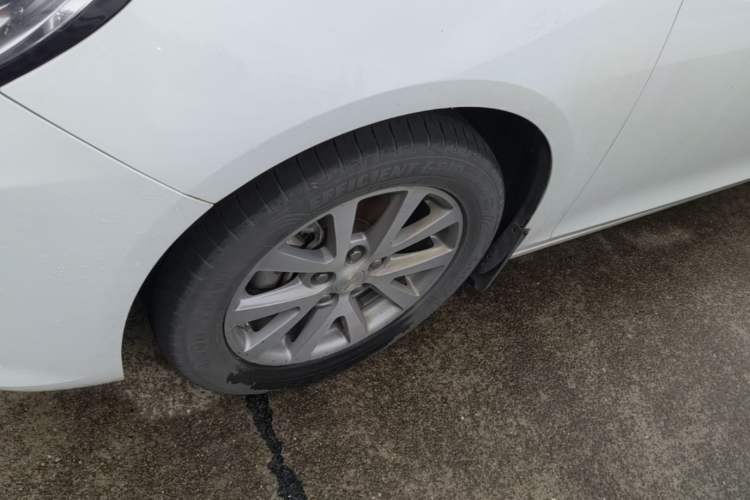 Used Chevrolet Malibu 2017 1.5T Automatic Luxury Edition Left Front Wheel Hub