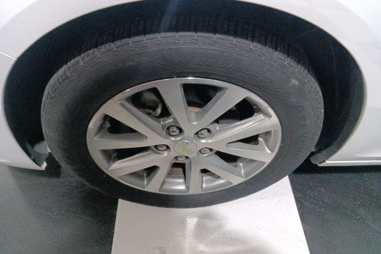 Used Chevrolet Malibu 2017 1.5T Automatic Luxury Edition Left Front Wheel Hub