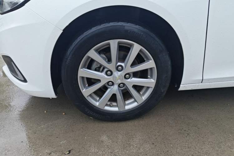 Used Chevrolet Malibu 2017 1.5T Automatic Luxury Edition Left Front Wheel Hub