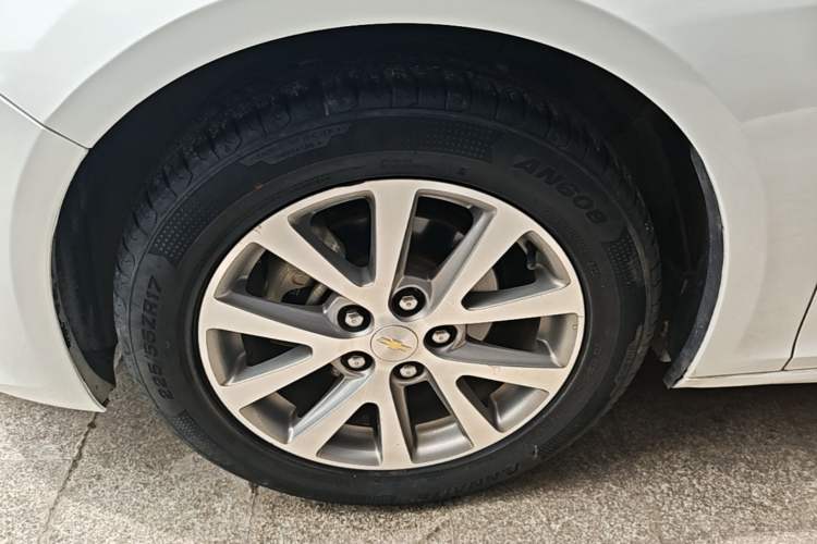 Used Chevrolet Malibu 2017 1.5T Automatic Luxury Edition Left Front Wheel Hub
