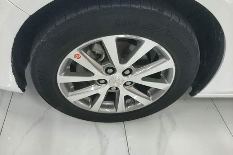 Used Chevrolet Malibu 2017 1.5T Automatic Luxury Edition Left Front Wheel Hub