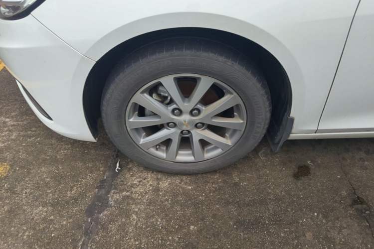 Used Chevrolet Malibu 2017 1.5T Automatic Luxury Edition Left Front Wheel Hub