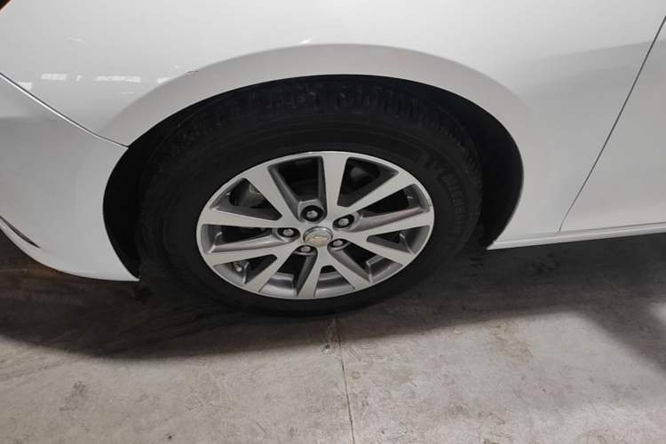 Used Chevrolet Malibu 2017 1.5T Automatic Luxury Edition Left Front Wheel Hub