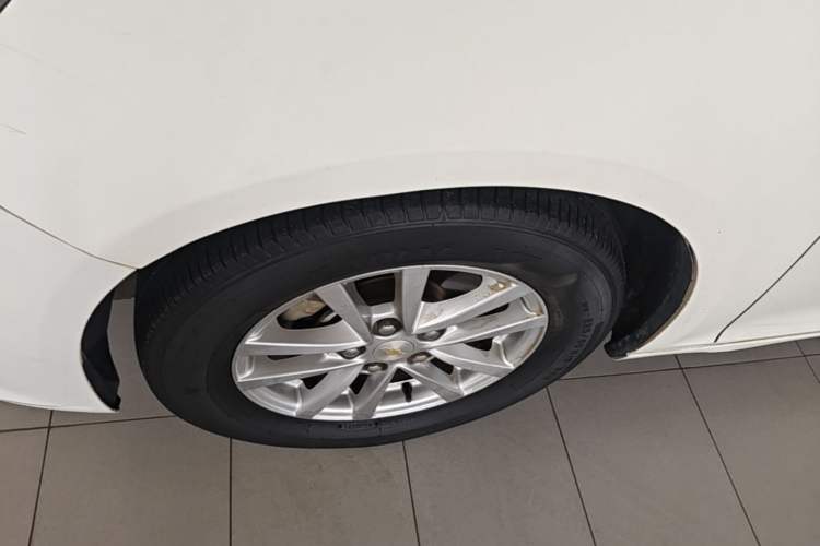 Used Chevrolet Malibu 2017 1.5T Automatic Comfort Edition Left Front Wheel Hub