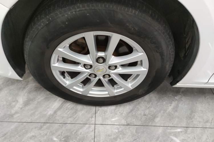 Used Chevrolet Malibu 2017 1.5T Automatic Comfort Edition Left Front Wheel Hub