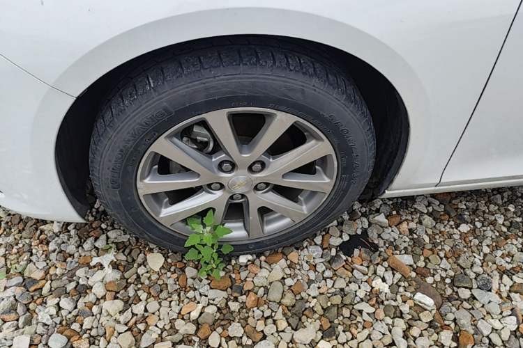 Used Chevrolet Malibu 2017 1.5T Automatic Luxury Edition Left Front Wheel Hub