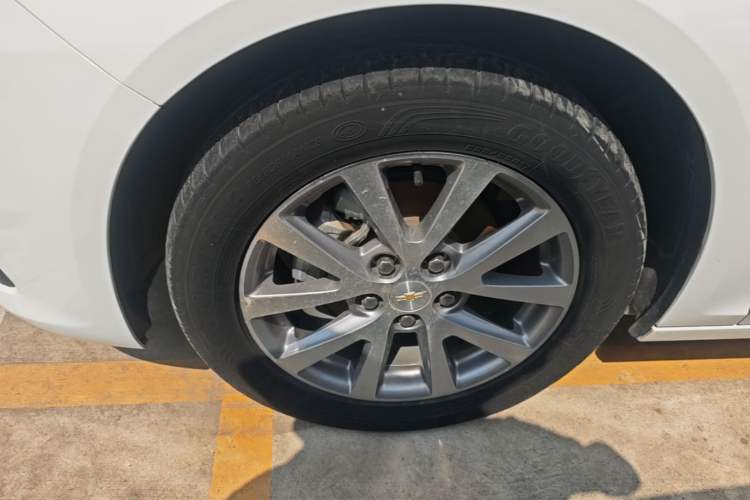 Used Chevrolet Malibu 2017 1.5T Automatic Luxury Edition Left Front Wheel Hub