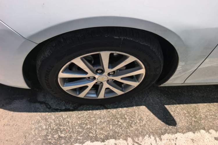 Used Chevrolet Malibu 2017 1.5T Automatic Luxury Edition Left Front Wheel Hub