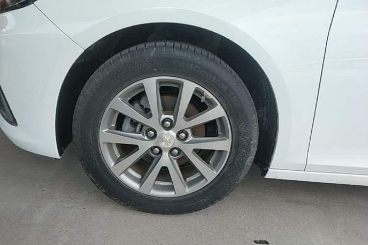 Used Chevrolet Malibu 2017 1.5T Automatic Luxury Edition Left Front Wheel Hub