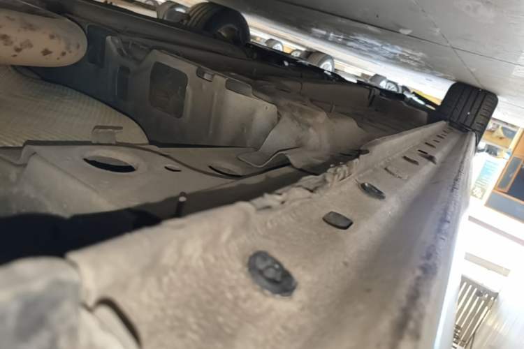 Used Chevrolet Malibu 2017 1.5T Automatic Luxury Edition Left Side Sill