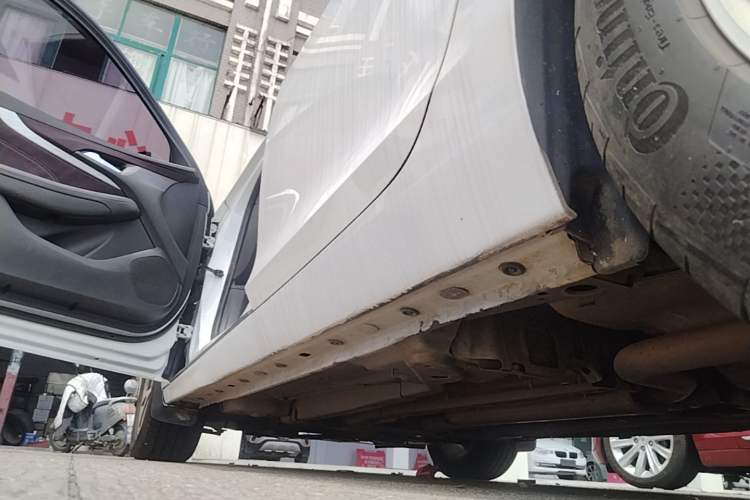 Used Chevrolet Malibu 2017 1.5T Automatic Luxury Edition Left Side Sill