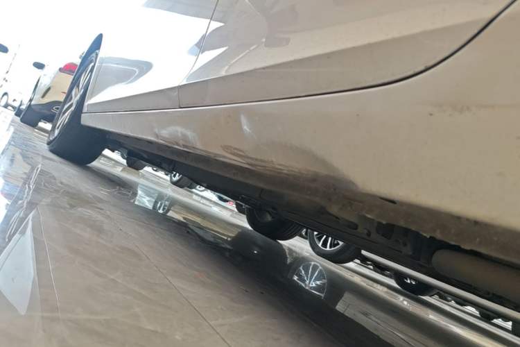 Used Chevrolet Malibu 2017 1.5T Automatic Luxury Edition Left Side Sill