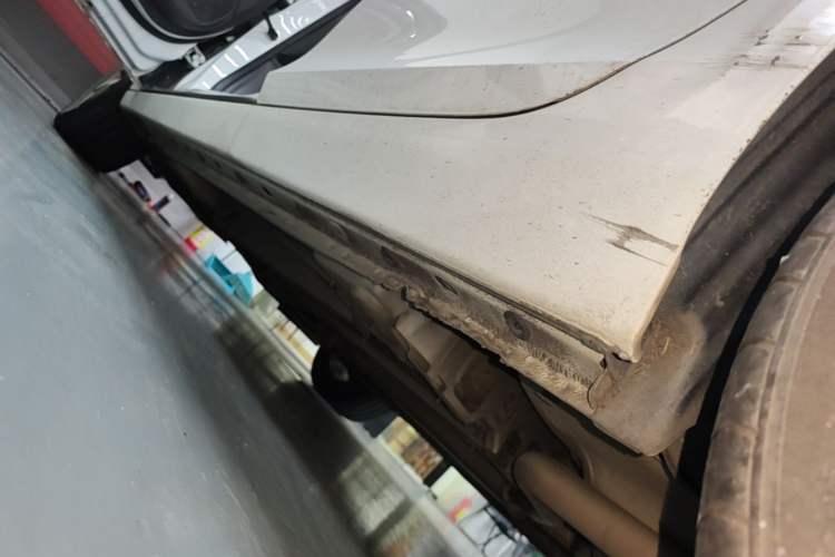 Used Chevrolet Malibu 2017 1.5T Automatic Luxury Edition Left Side Sill