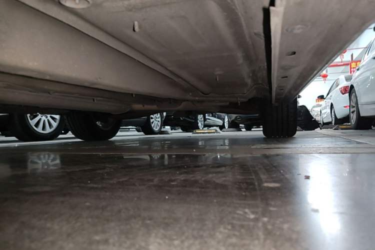 Used Chevrolet Malibu 2017 1.5T Automatic Luxury Edition Left Side Sill
