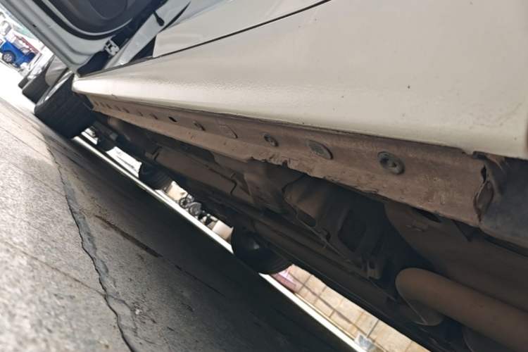 Used Chevrolet Malibu 2017 1.5T Automatic Luxury Edition Left Side Sill