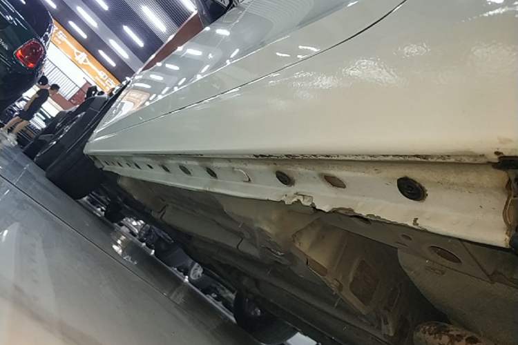 Used Chevrolet Malibu 2017 1.5T Automatic Luxury Edition Left Side Sill