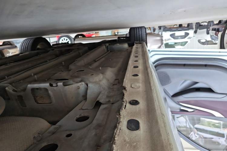 Used Chevrolet Malibu 2017 1.5T Automatic Luxury Edition Left Side Sill