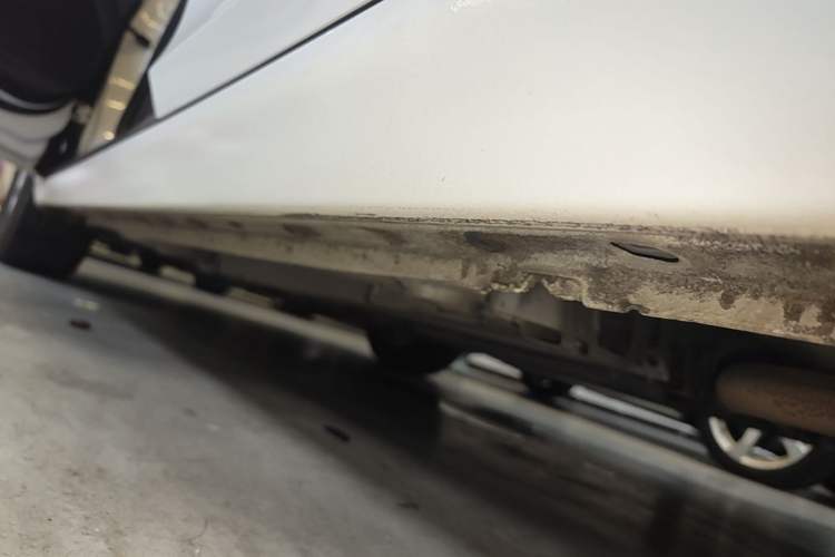 Used Chevrolet Malibu 2017 1.5T Automatic Comfort Edition Left Side Sill