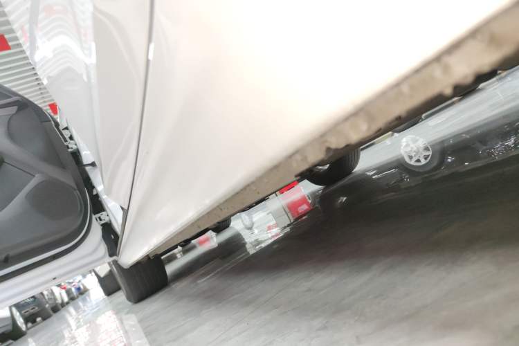 Used Chevrolet Malibu 2017 1.5T Automatic Comfort Edition Left Side Sill