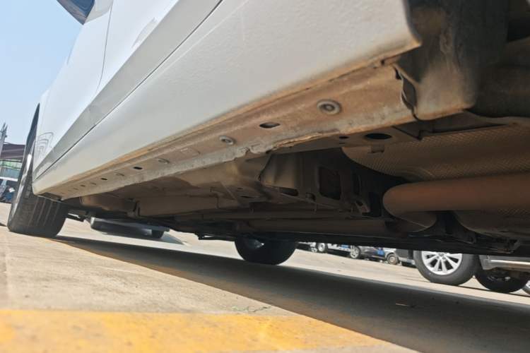 Used Chevrolet Malibu 2017 1.5T Automatic Luxury Edition Left Side Sill