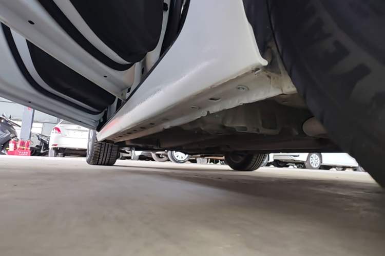 Used Chevrolet Malibu 2017 1.5T Automatic Luxury Edition Left Side Sill