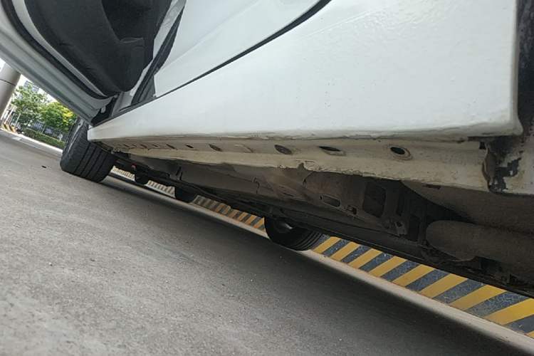 Used Chevrolet Malibu 2017 1.5T Automatic Luxury Edition Left Side Sill