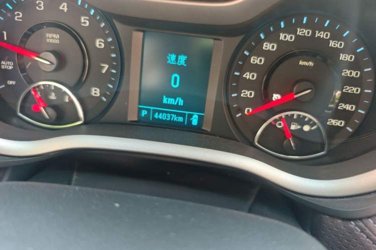 Used Chevrolet Malibu 2017 1.5T Automatic Luxury Edition Odometer Close Up