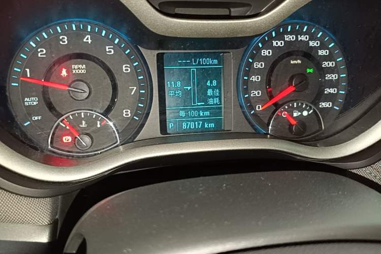 Used Chevrolet Malibu 2017 1.5T Automatic Comfort Edition Odometer Close Up