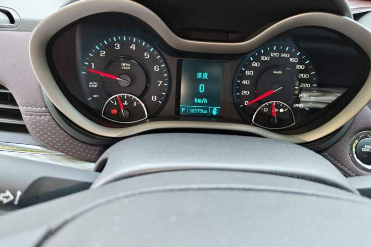 Used Chevrolet Malibu 2017 1.5T Automatic Luxury Edition Odometer Close Up