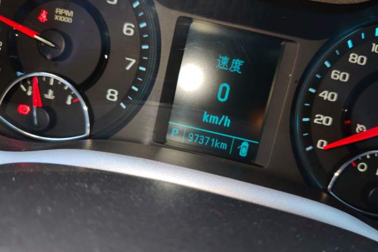 Used Chevrolet Malibu 2017 1.5T Automatic Luxury Edition Odometer Close Up